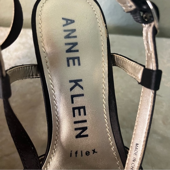 Anne Klein black satin dress shoes, open toe with pearlescent sequence. Size 6 - Picture 6 of 8